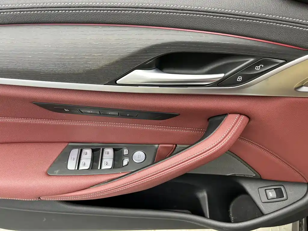 BMW 5 Series — фото 17