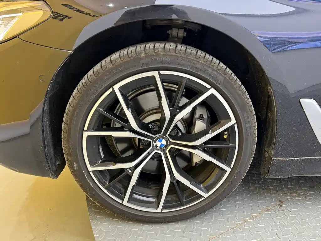BMW 5 Series — фото 10