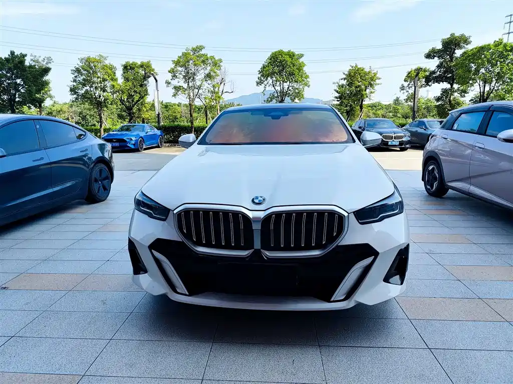 BMW 5 Series — фото 2