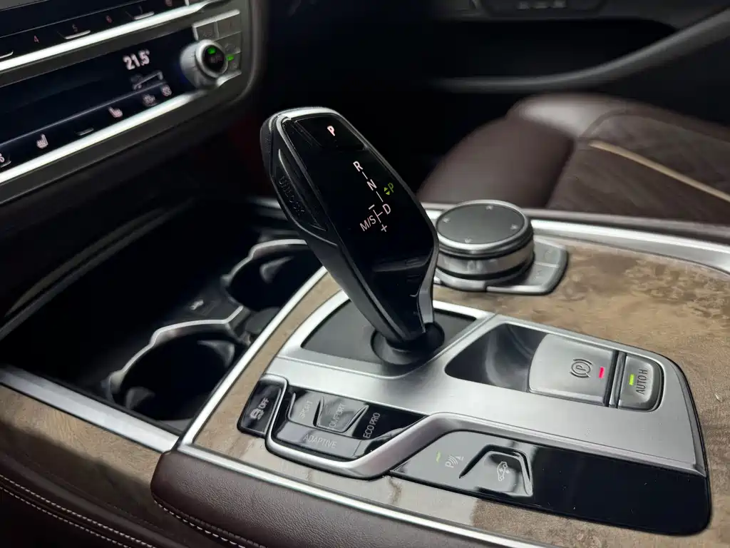 BMW 7 Series — фото 10