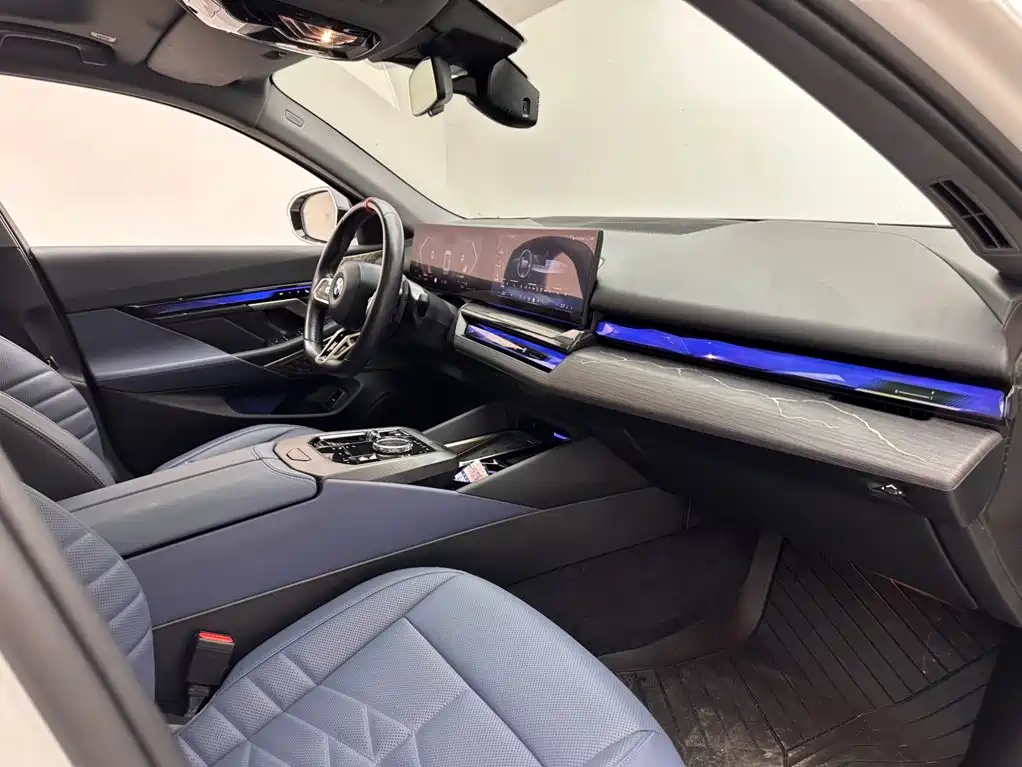 BMW 5 Series — фото 11
