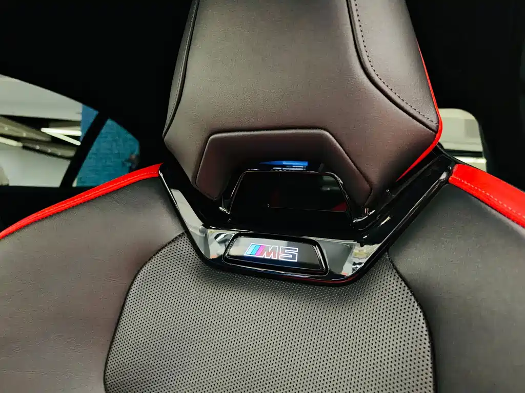 BMW M5 New Energy — фото 15