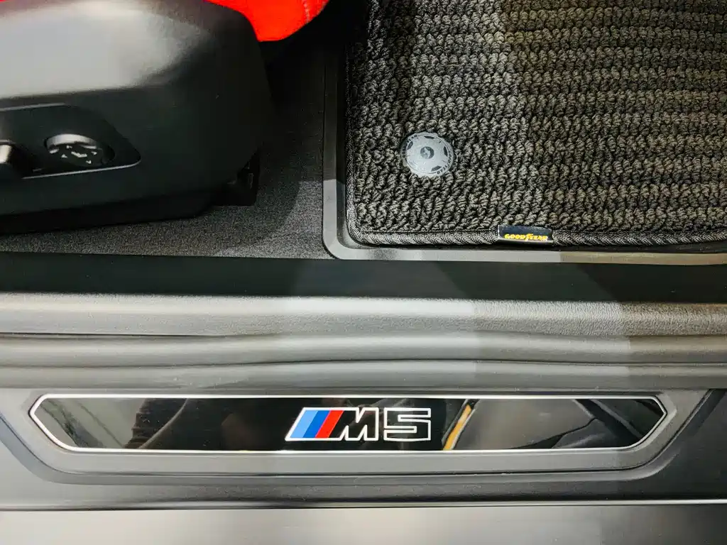BMW M5 New Energy — фото 19