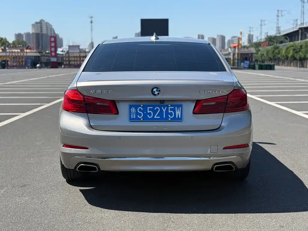BMW 5 Series — фото 5