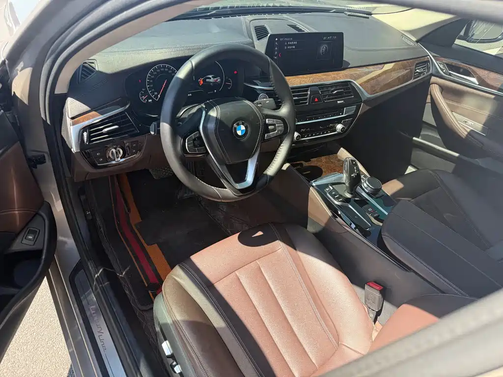 BMW 5 Series — фото 9