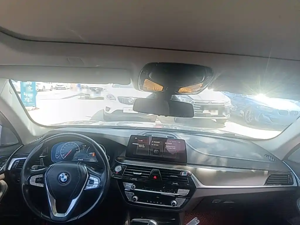 BMW 5 Series — фото 10