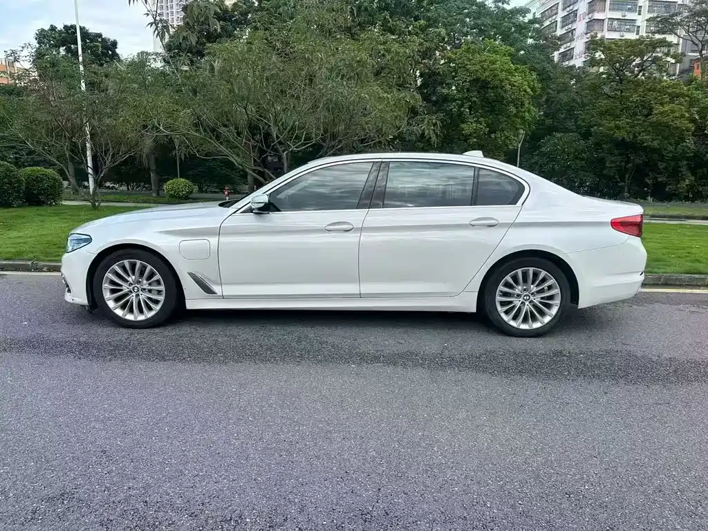 BMW 5 Series New Energy — фото 4