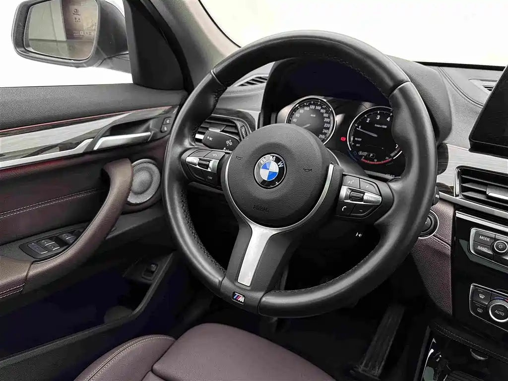 BMW X1 — фото 10