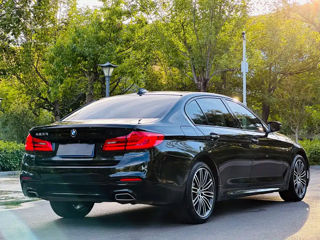 BMW 5 Series — фото 14