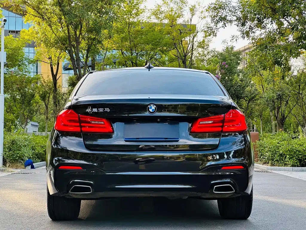 BMW 5 Series — фото 15