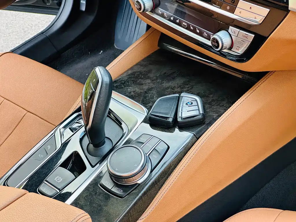 BMW 5 Series — фото 8