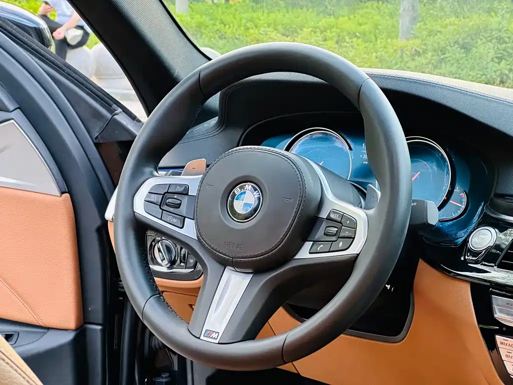 BMW 5 Series — фото 10