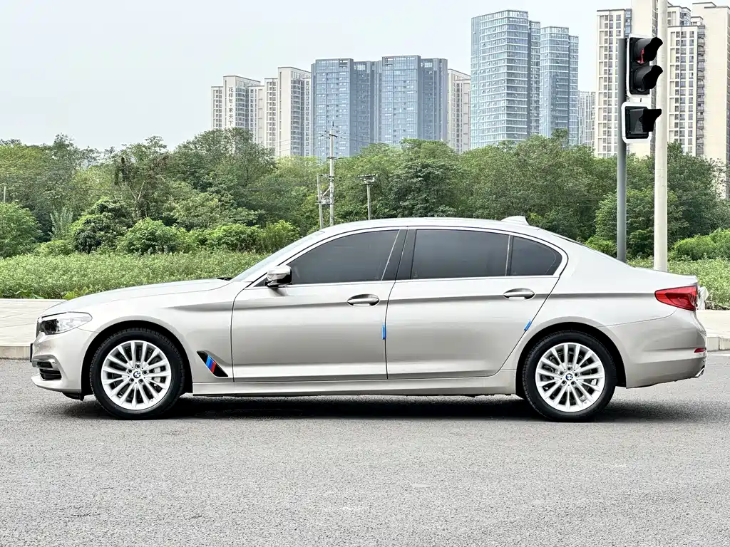 BMW 5 Series — фото 4