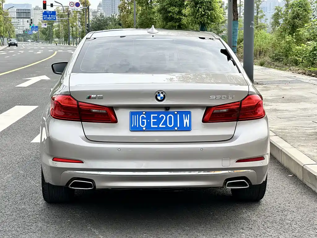 BMW 5 Series — фото 5
