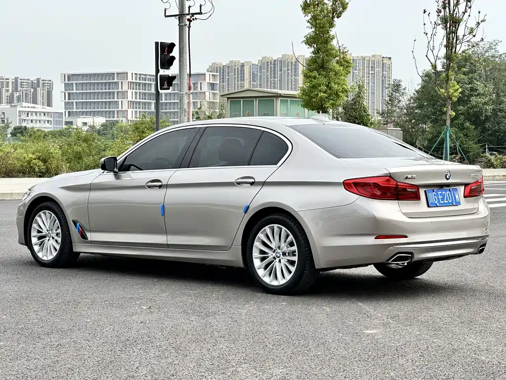 BMW 5 Series — фото 6