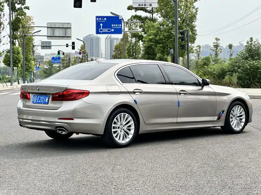 BMW 5 Series — фото 7