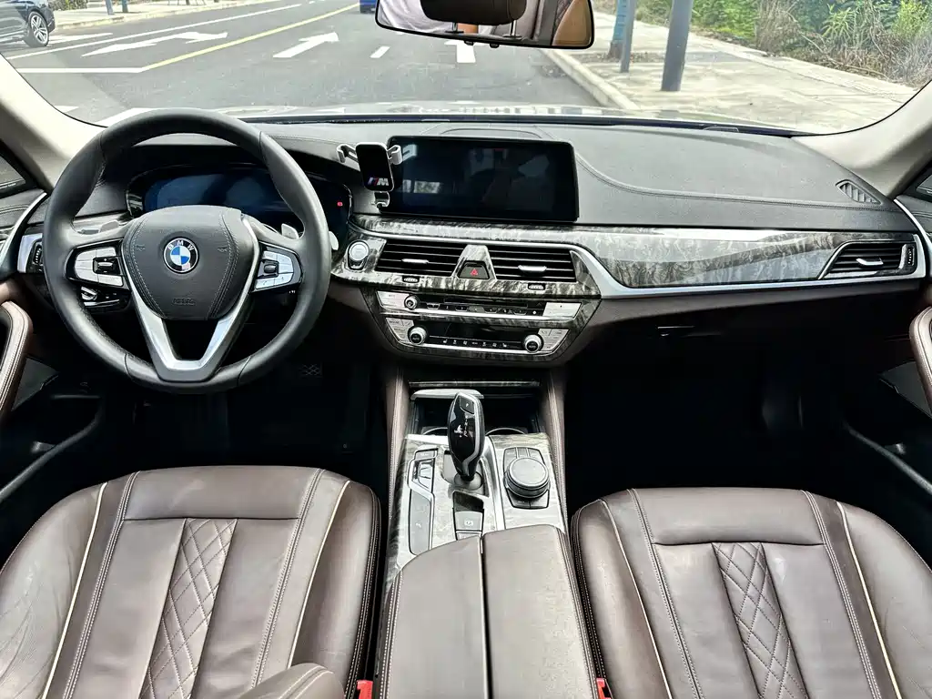 BMW 5 Series — фото 10