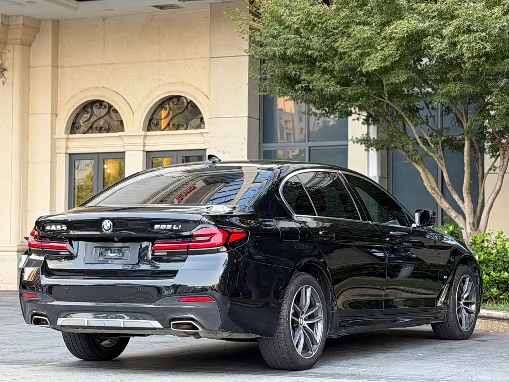 BMW 5 Series — фото 10