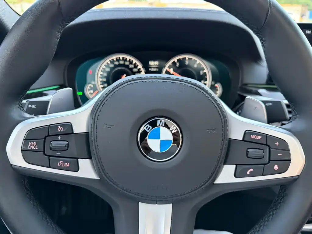 BMW 5 Series — фото 13
