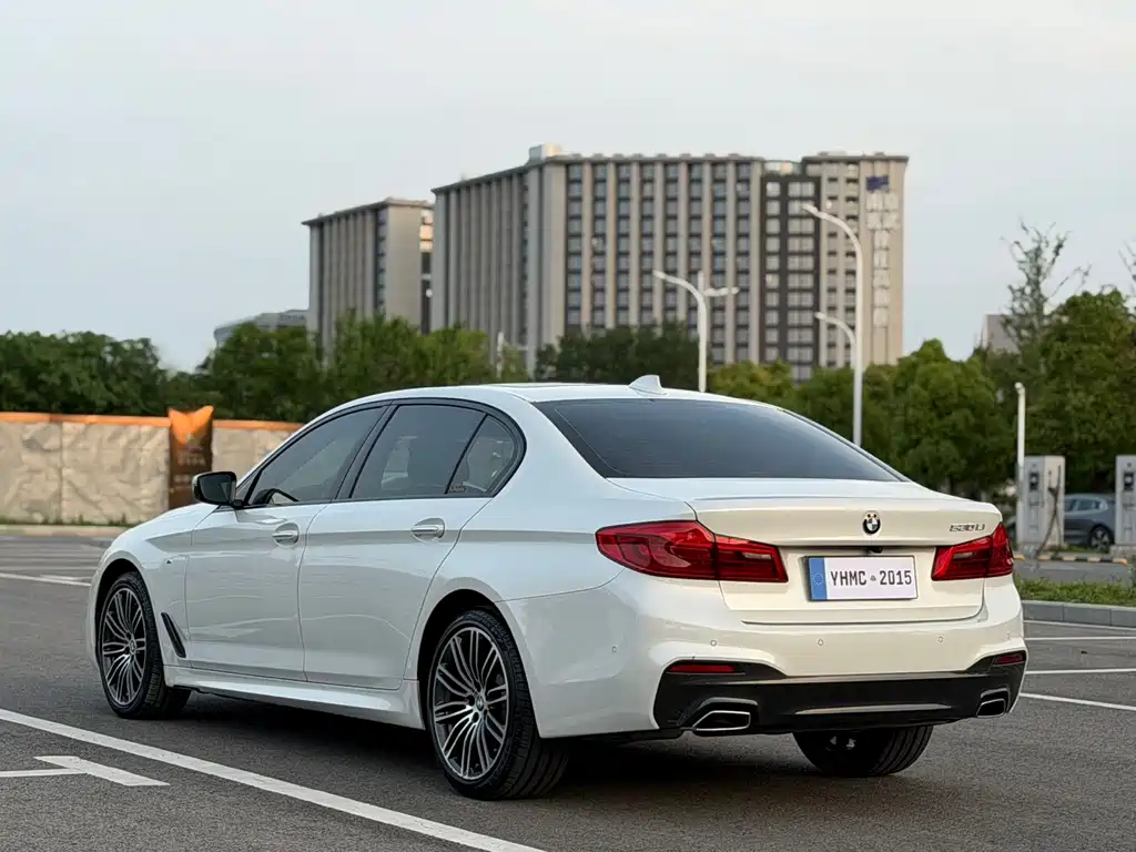 BMW 5 Series — фото 24