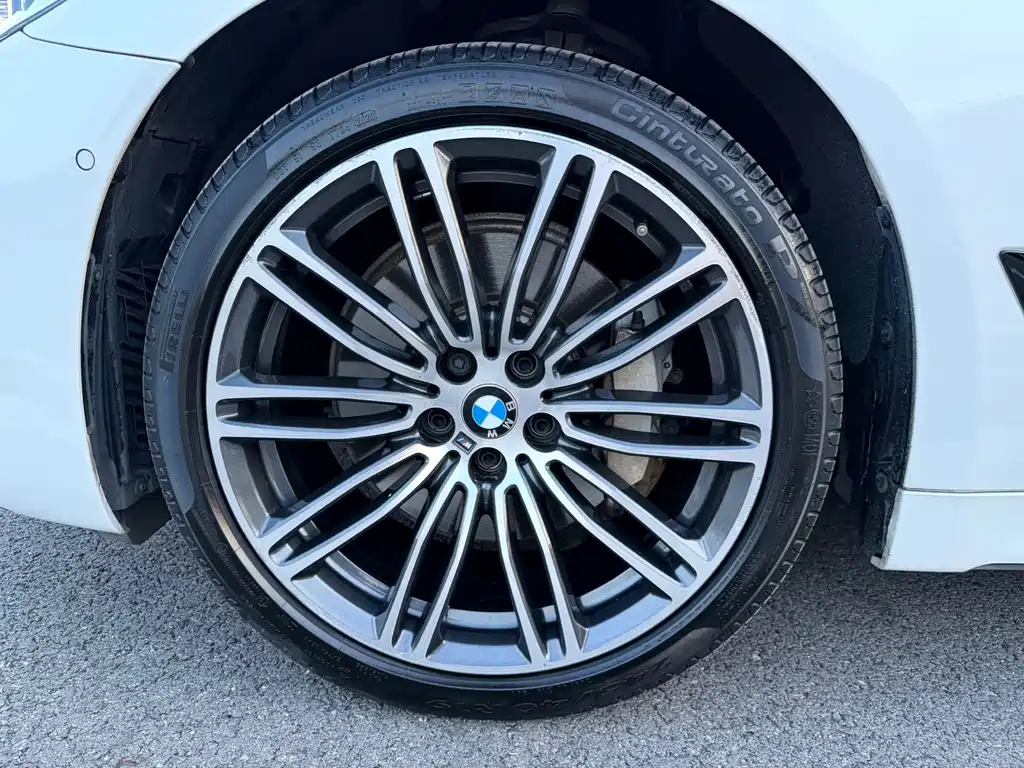 BMW 5 Series — фото 28