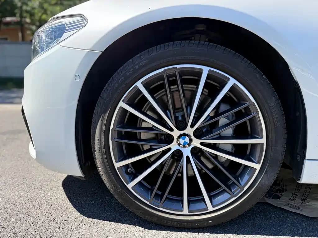BMW 5 Series — фото 23