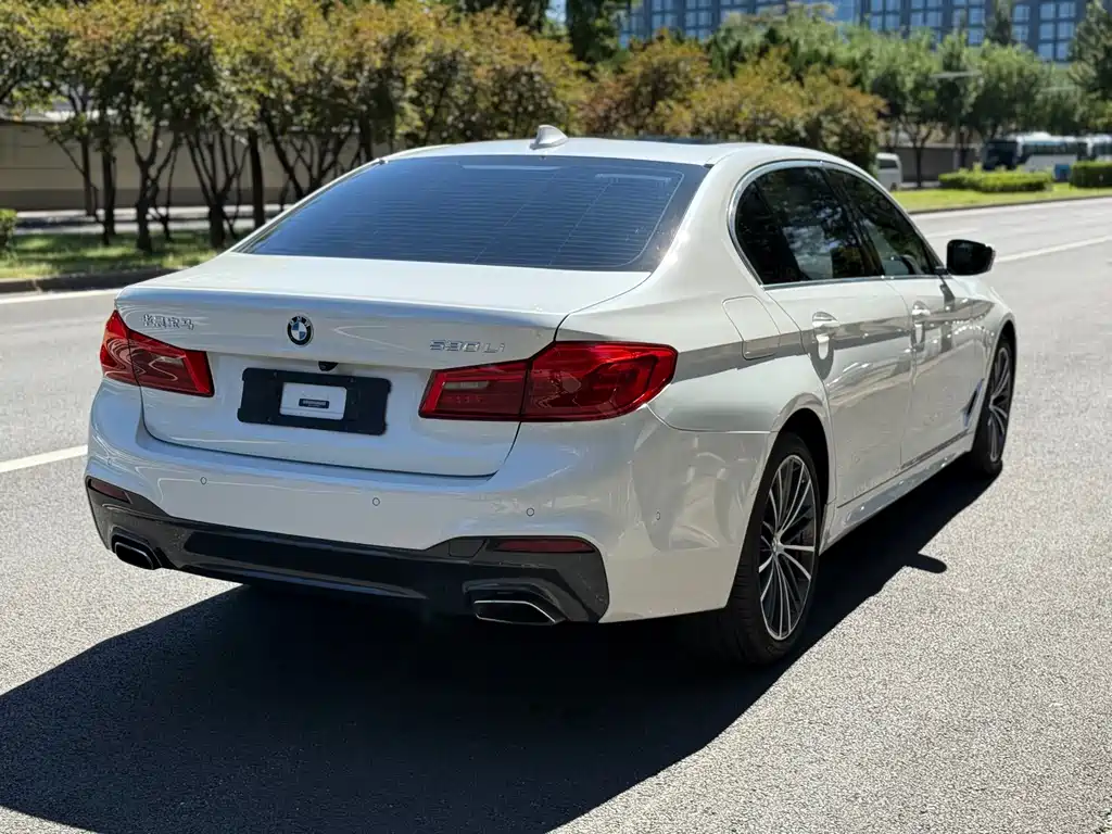 BMW 5 Series — фото 4