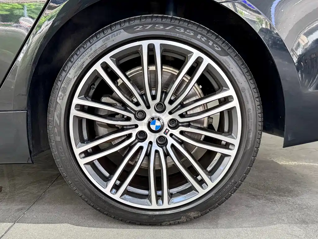BMW 5 Series — фото 17