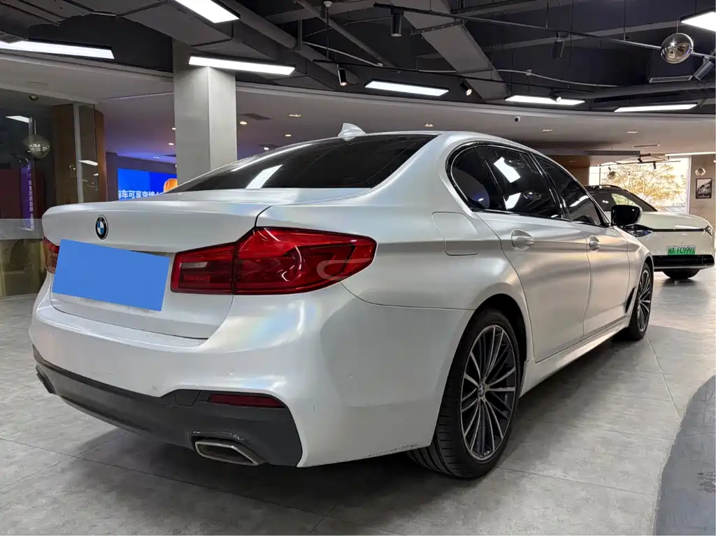 BMW 5 Series — фото 6