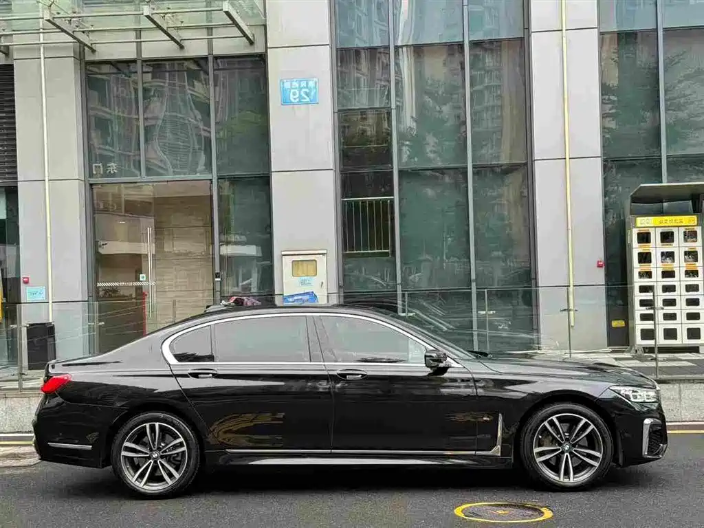 BMW 7 Series — фото 4