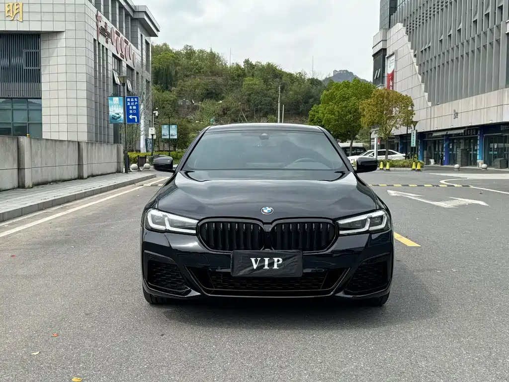 BMW 5 Series — фото 11