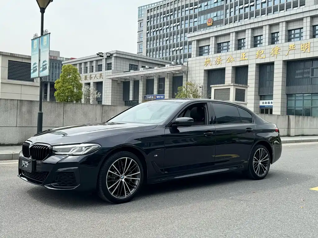 BMW 5 Series — фото 21
