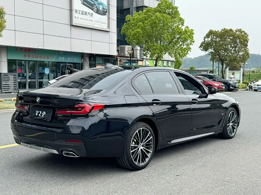 BMW 5 Series — фото 25