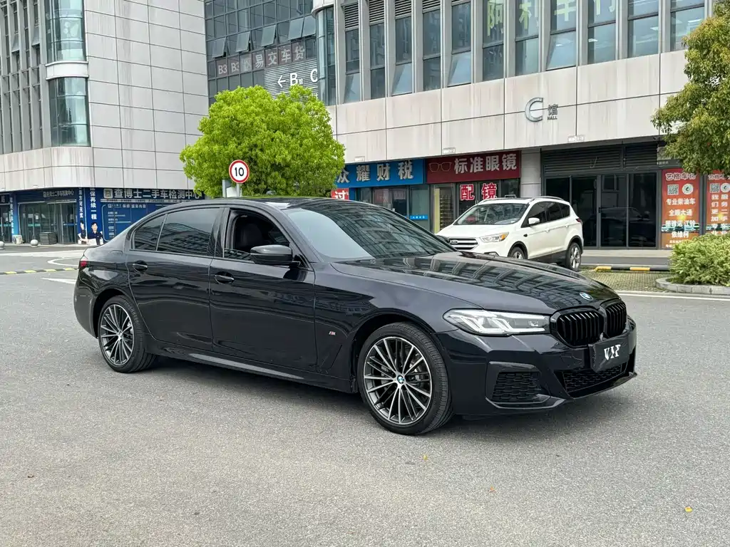 BMW 5 Series — фото 10