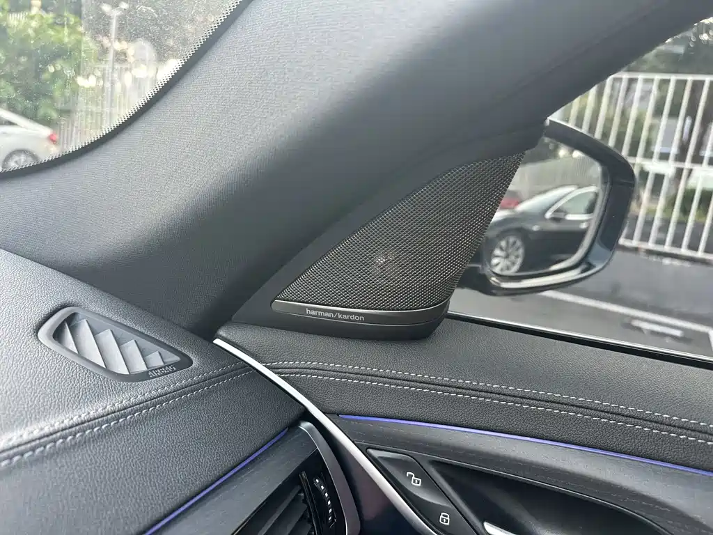 BMW 5 Series — фото 11