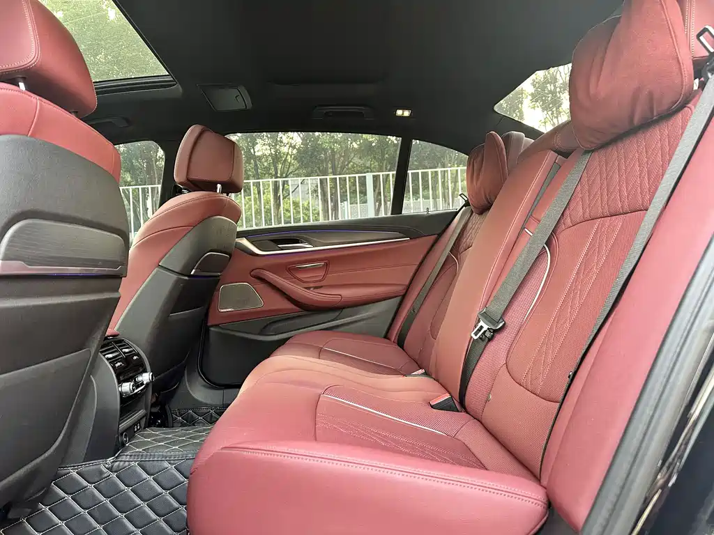 BMW 5 Series — фото 14