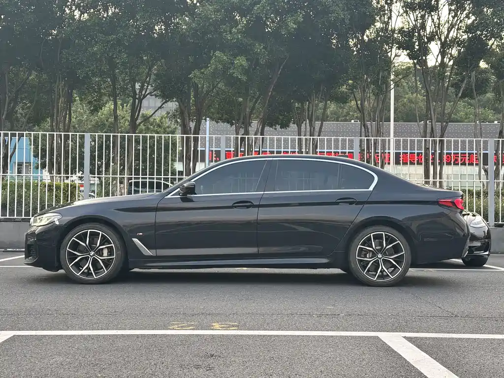 BMW 5 Series — фото 19