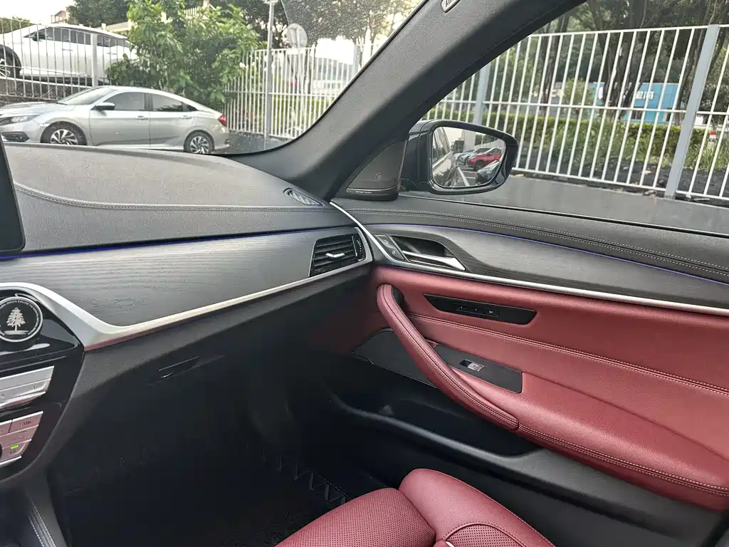 BMW 5 Series — фото 10