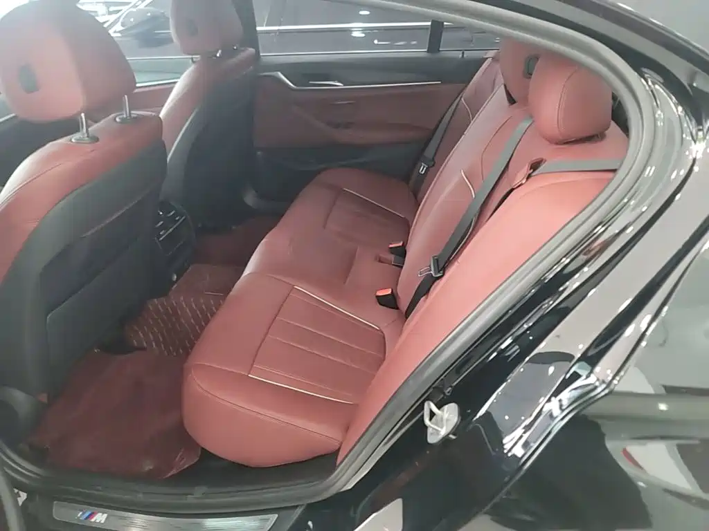 BMW 5 Series — фото 17