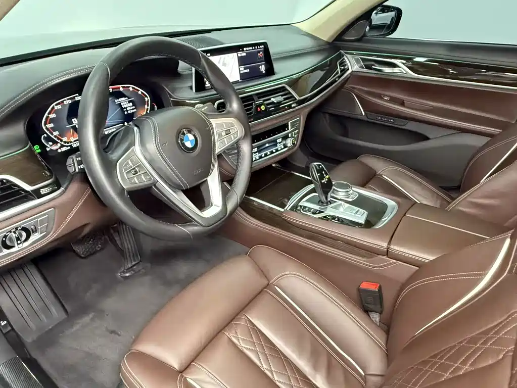 BMW 7 Series — фото 9