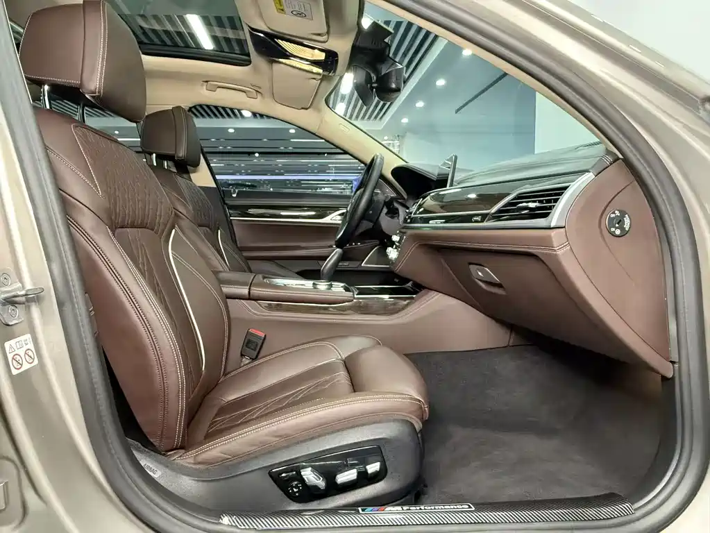 BMW 7 Series — фото 10