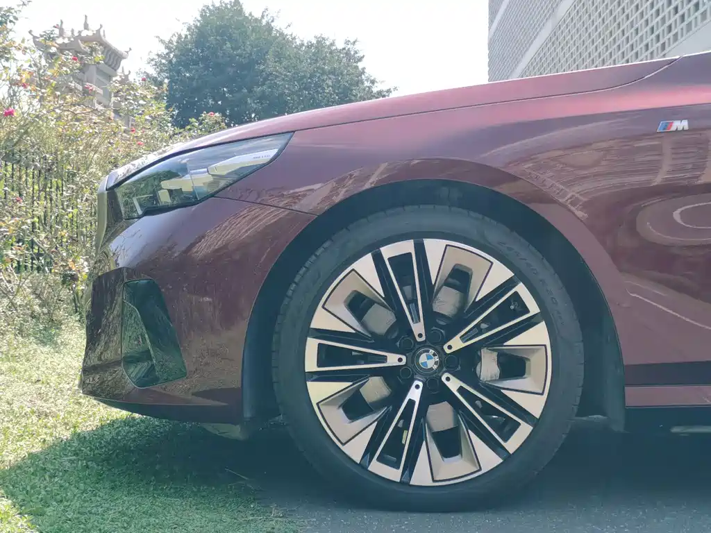 BMW 5 Series — фото 10