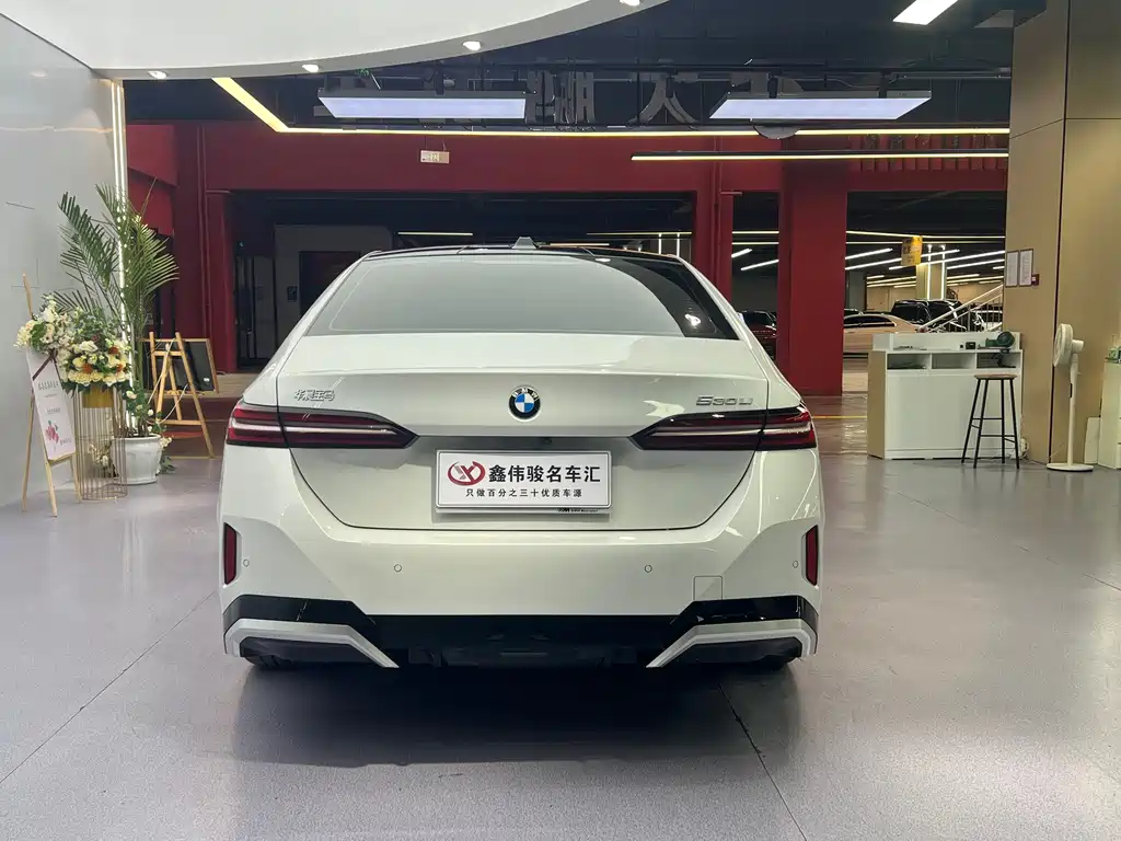 BMW 5 Series — фото 17