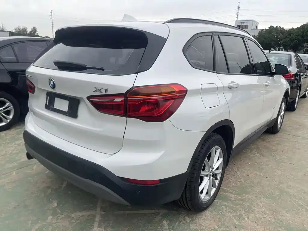 BMW X1 — фото 11