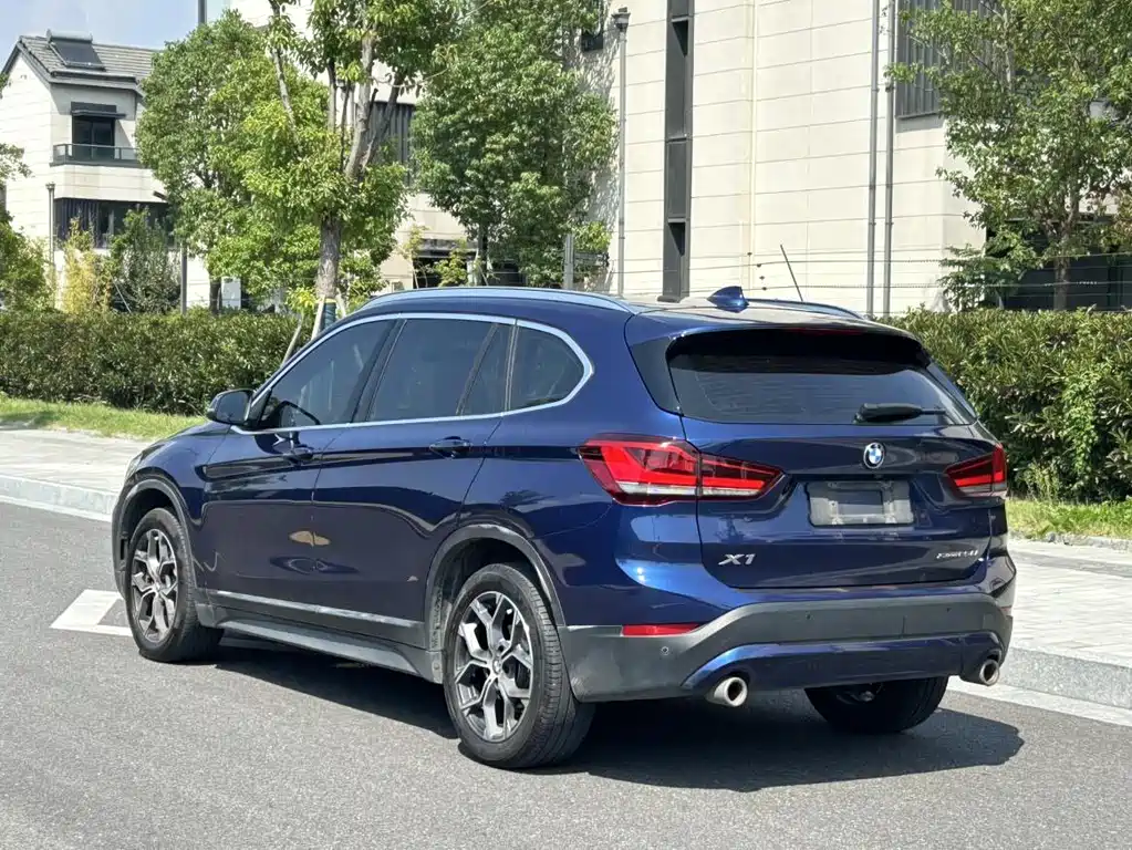 BMW X1 — фото 5
