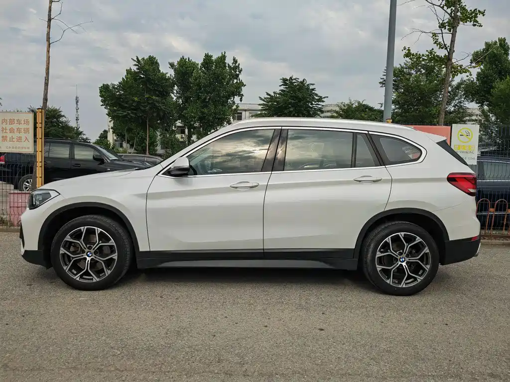 BMW X1 — фото 18