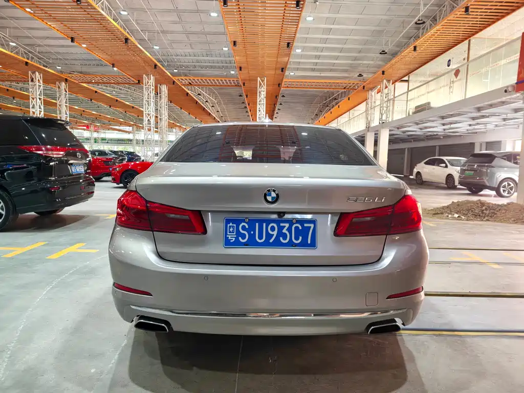 BMW 5 Series — фото 10