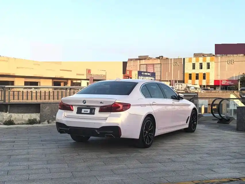 BMW 5 Series — фото 4