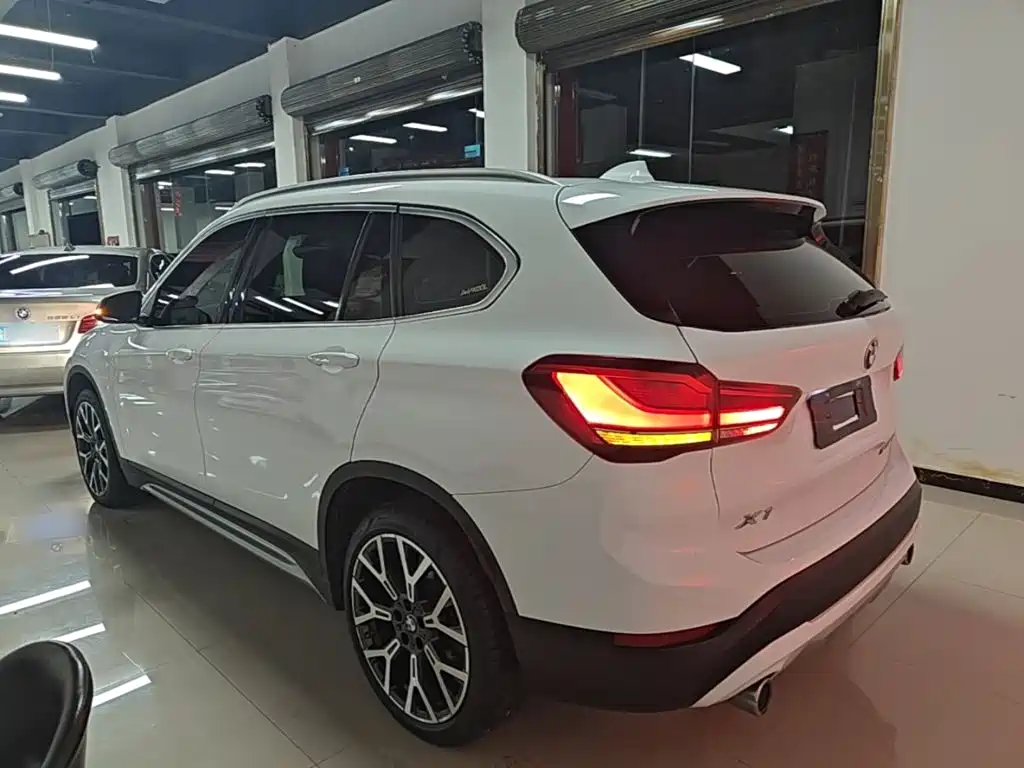 BMW X1 — фото 5