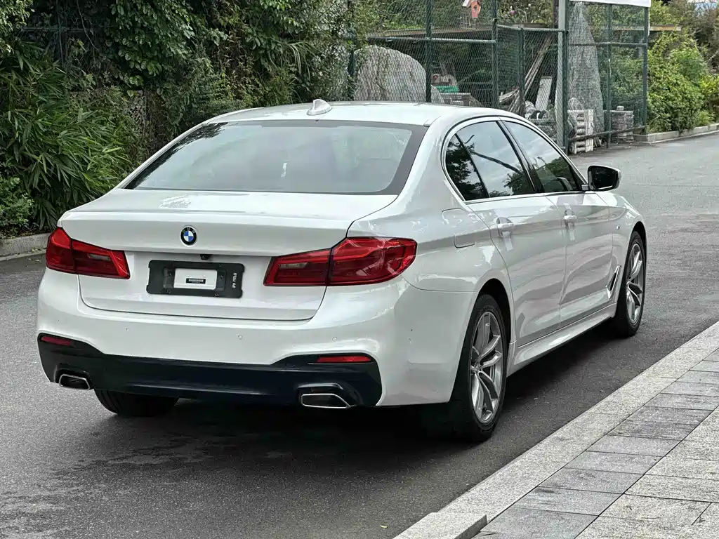 BMW 5 Series — фото 4